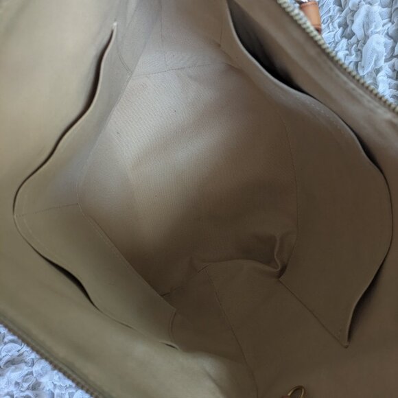 Louis Vuitton: Azur Damier Totally MM - Picture 10 of 13